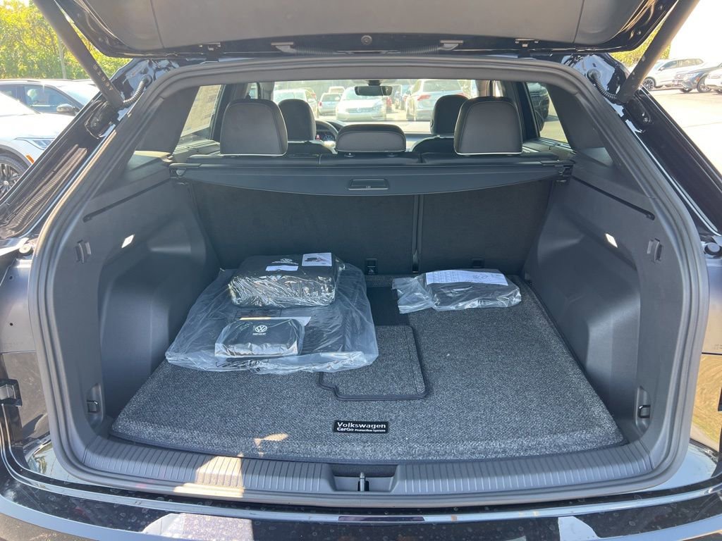 New 2026 Volkswagen Atlas Cross Sport SEL Premium R-Line image 13