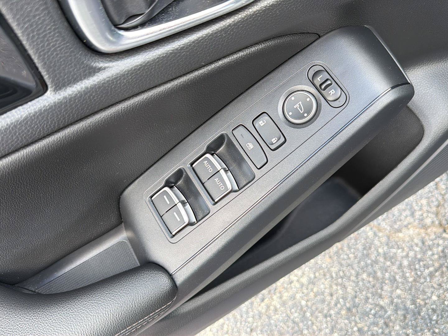 Used 2023 Honda Civic EX-L image 32