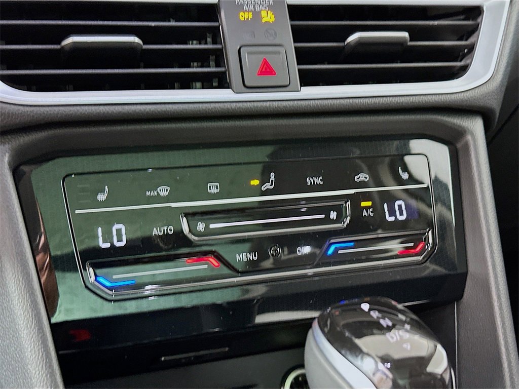 New 2025 Volkswagen Taos SE image 14