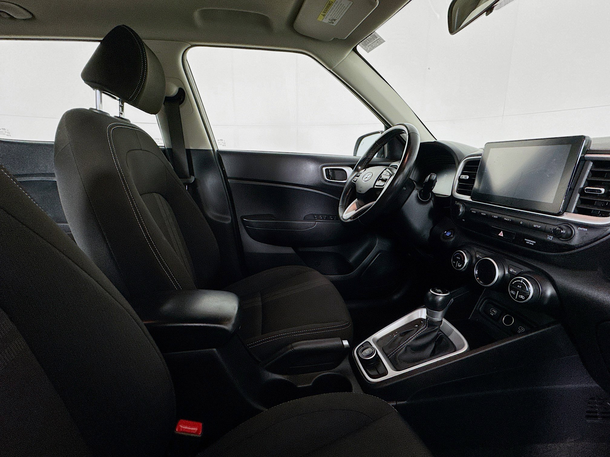 Used 2024 Hyundai Venue SEL image 28