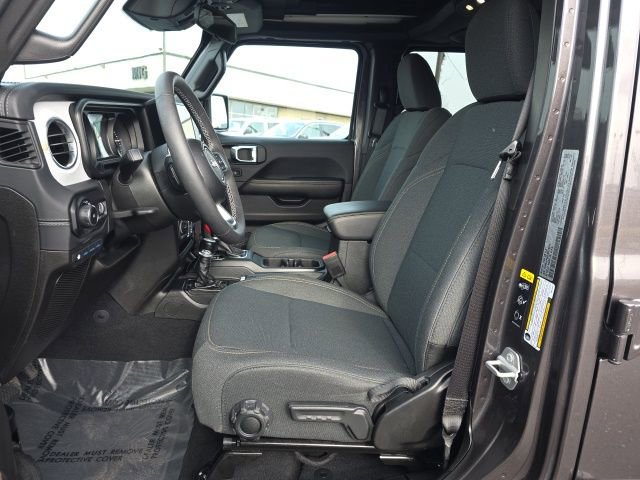 Used 2025 Jeep Wrangler Unlimited Sahara w/ Safety Group image 11