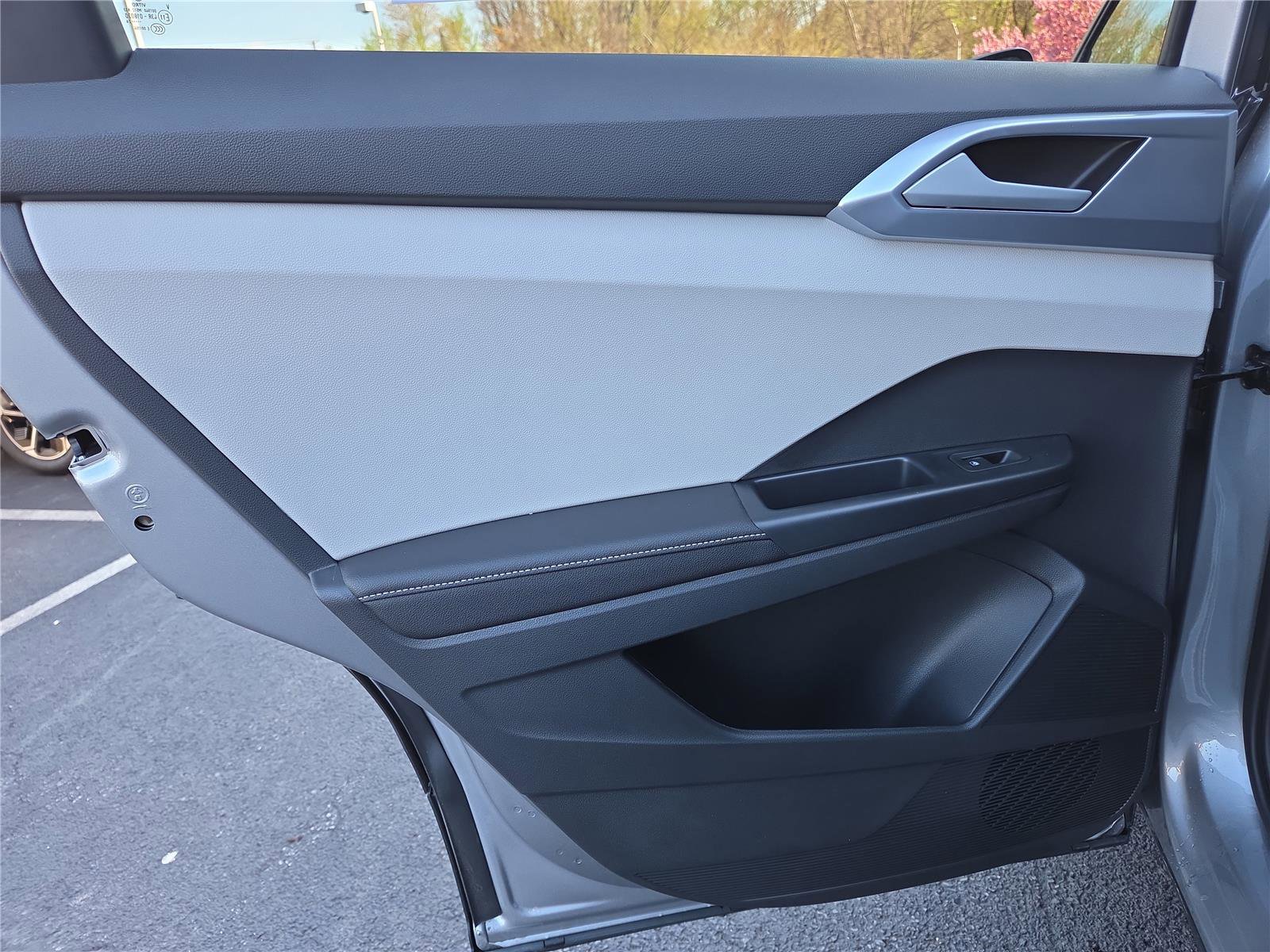 New 2026 Volkswagen Taos SE image 23