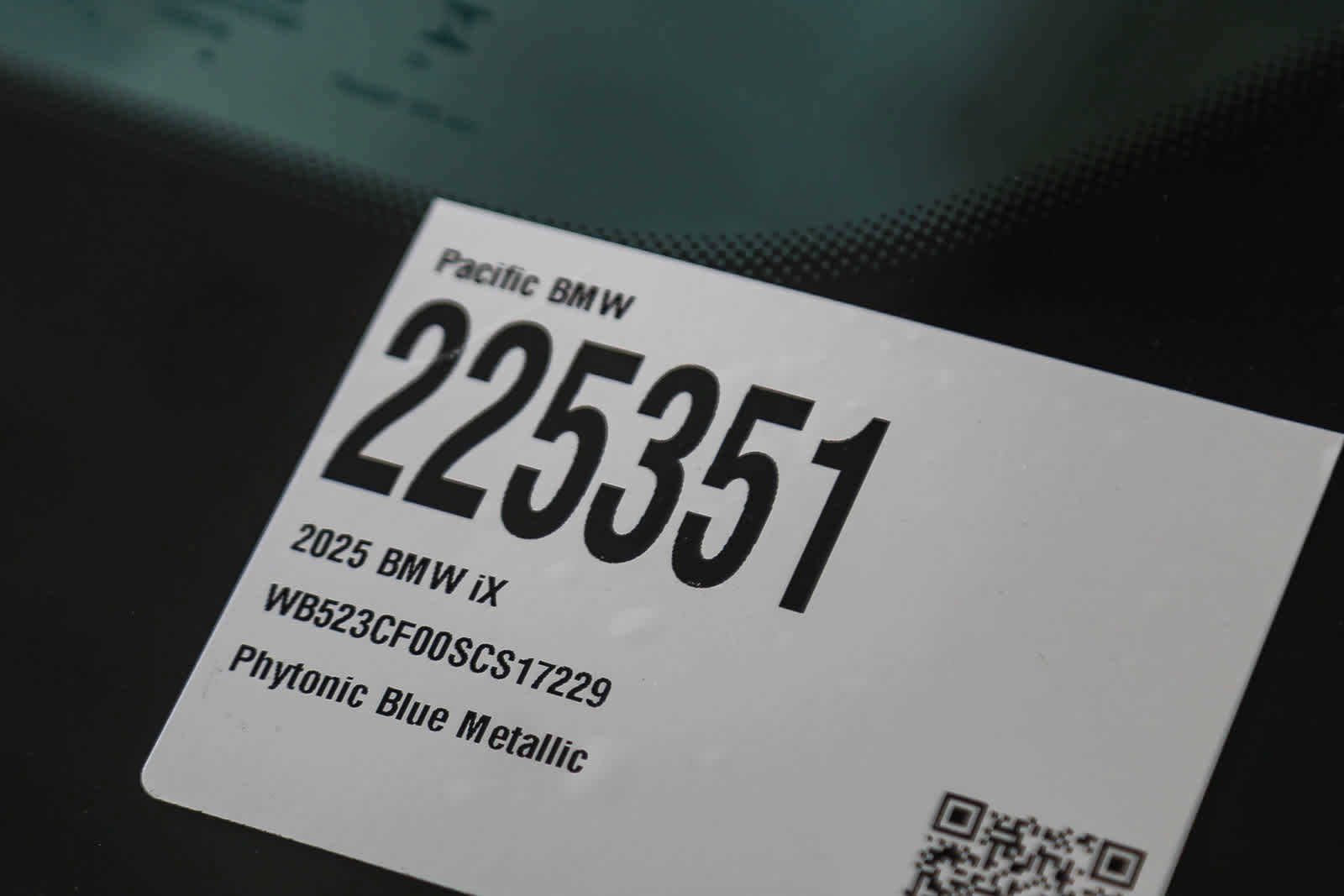 Used 2025 BMW iX xDrive50 w/ Premium Package image 27