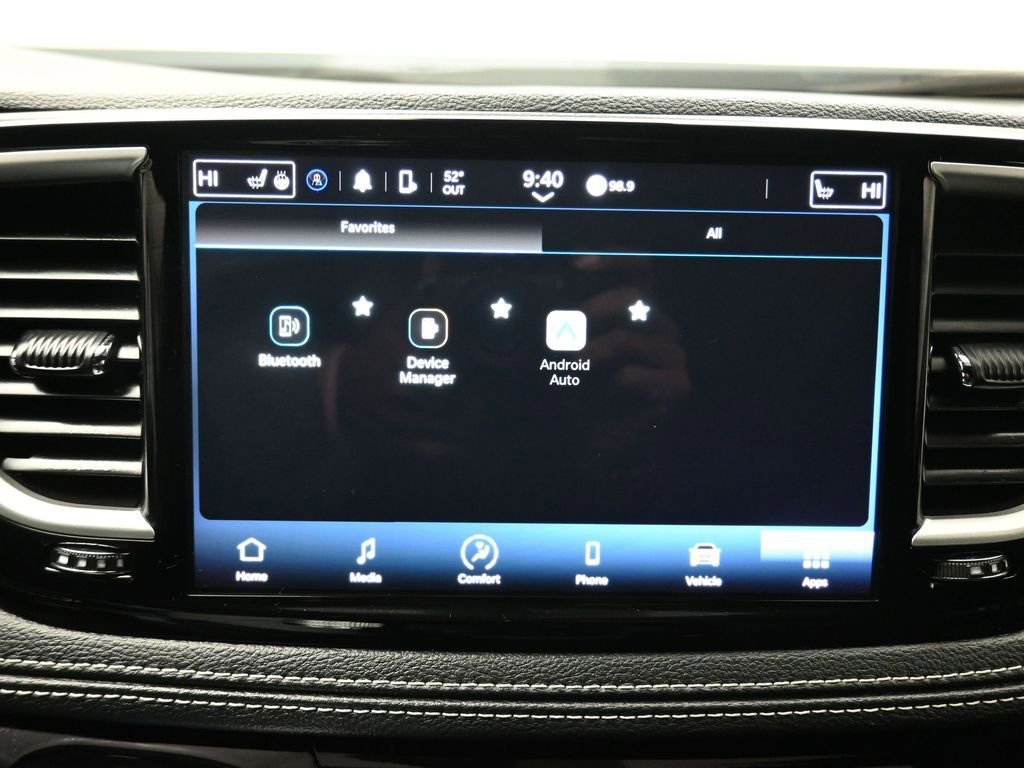 Used 2024 Chrysler Pacifica Touring image 17