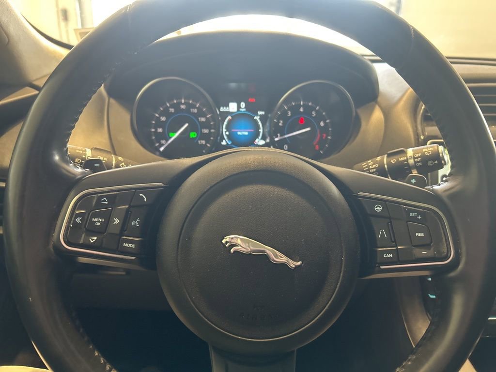 Used 2020 Jaguar F-PACE Premium image 11