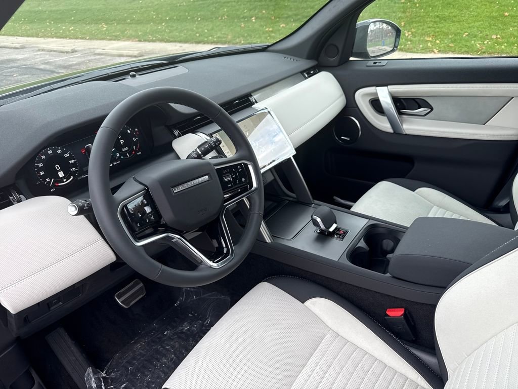 New 2025 Land Rover Discovery Sport Dynamic SE AWD/4WD image 11