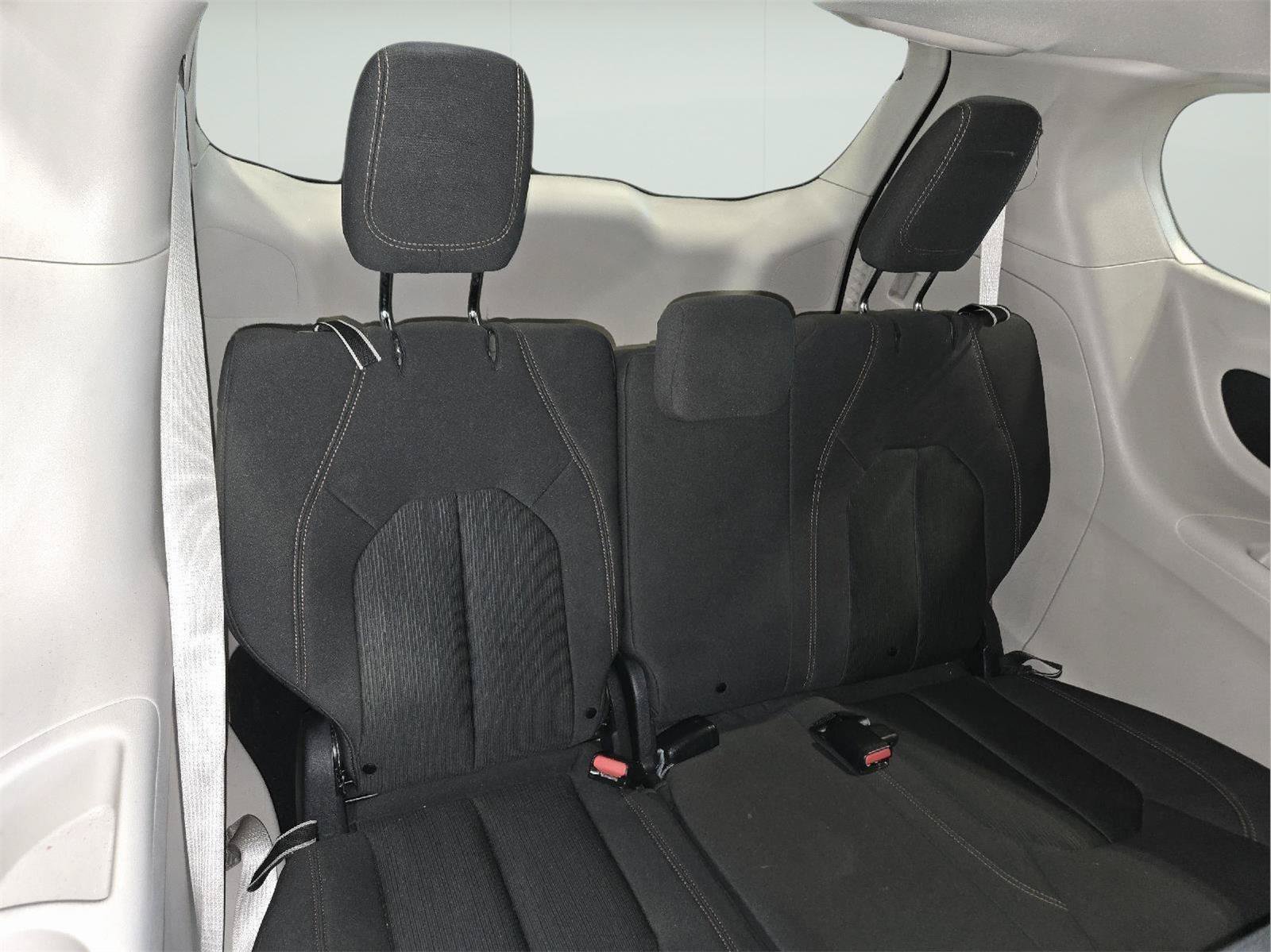 Used 2019 Chrysler Pacifica L FWD image 40