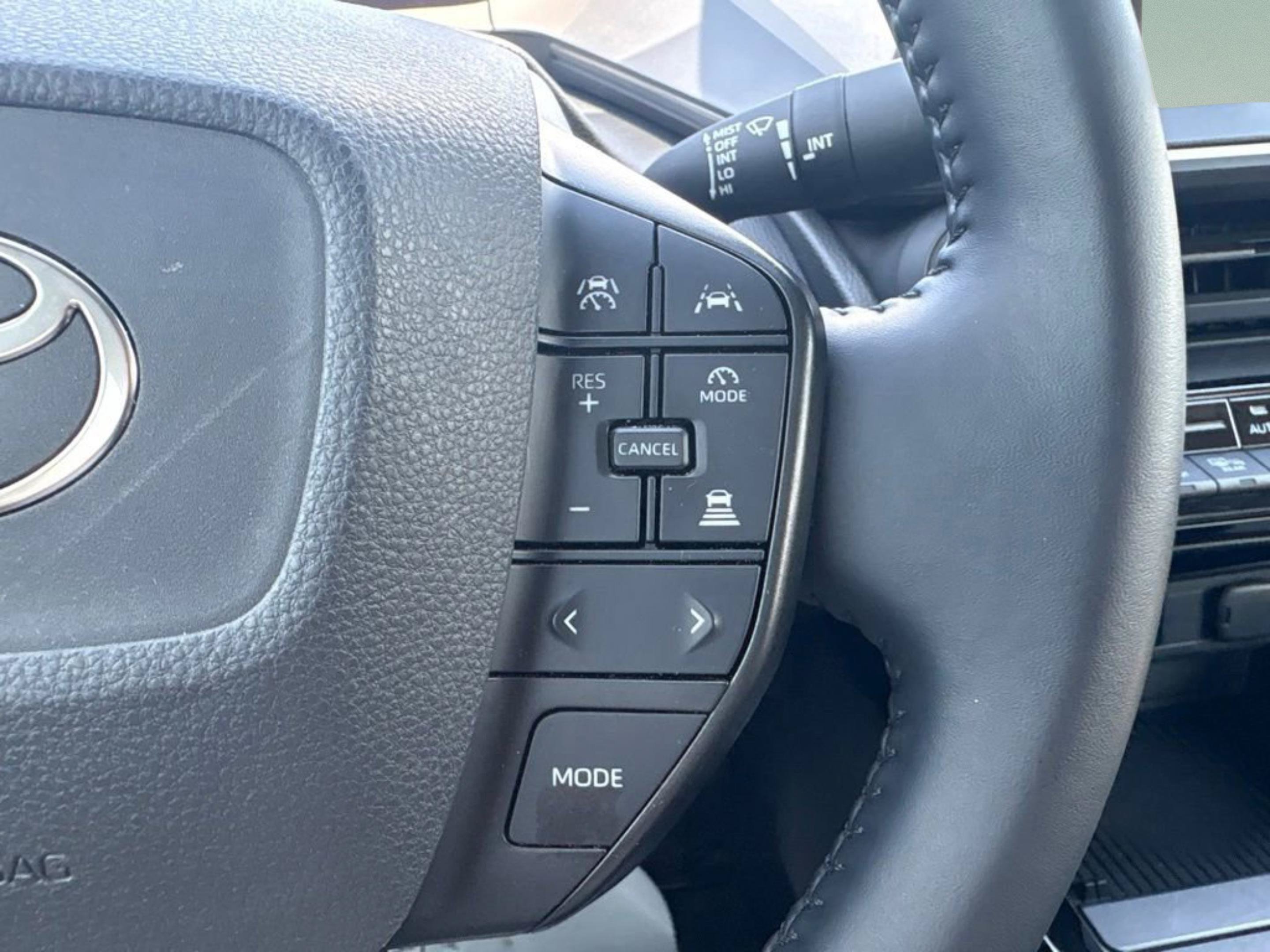 Used 2025 Toyota Prius LE FWD image 10