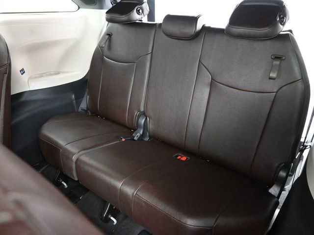Certified 2023 Toyota Sienna Platinum image 31