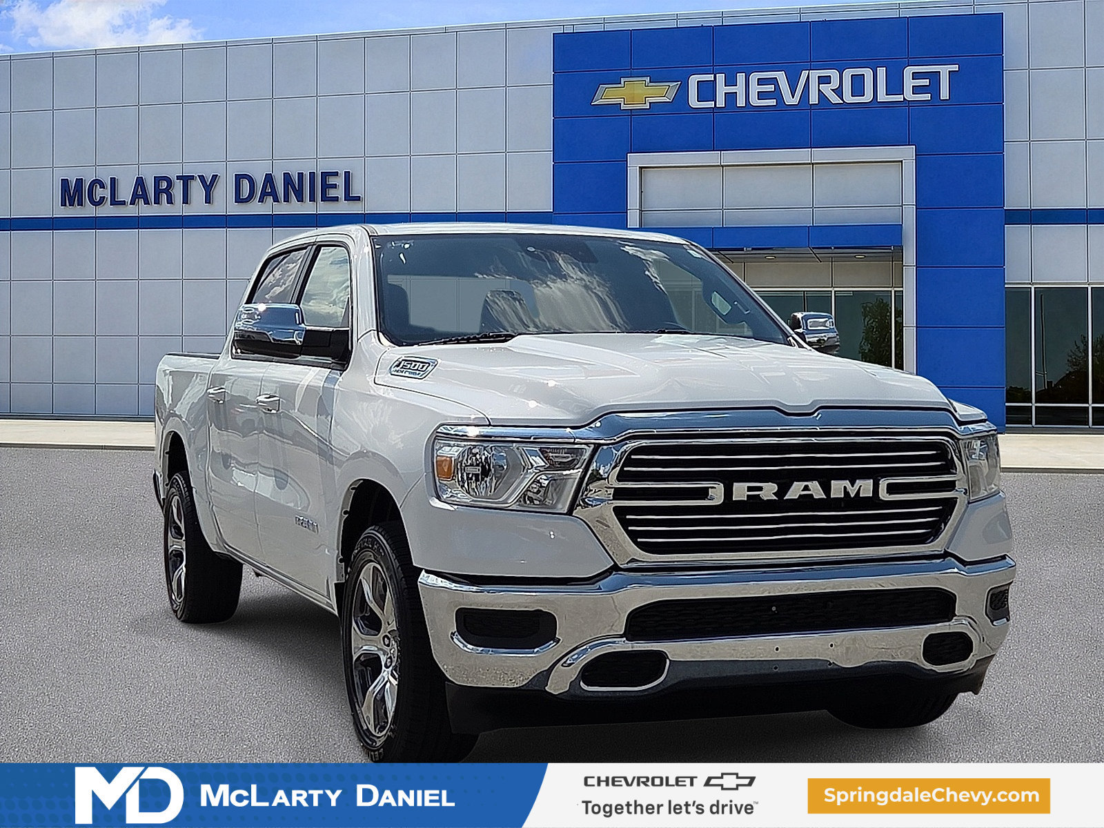 Used 2024 RAM 1500 Laramie AWD/4WD image 1
