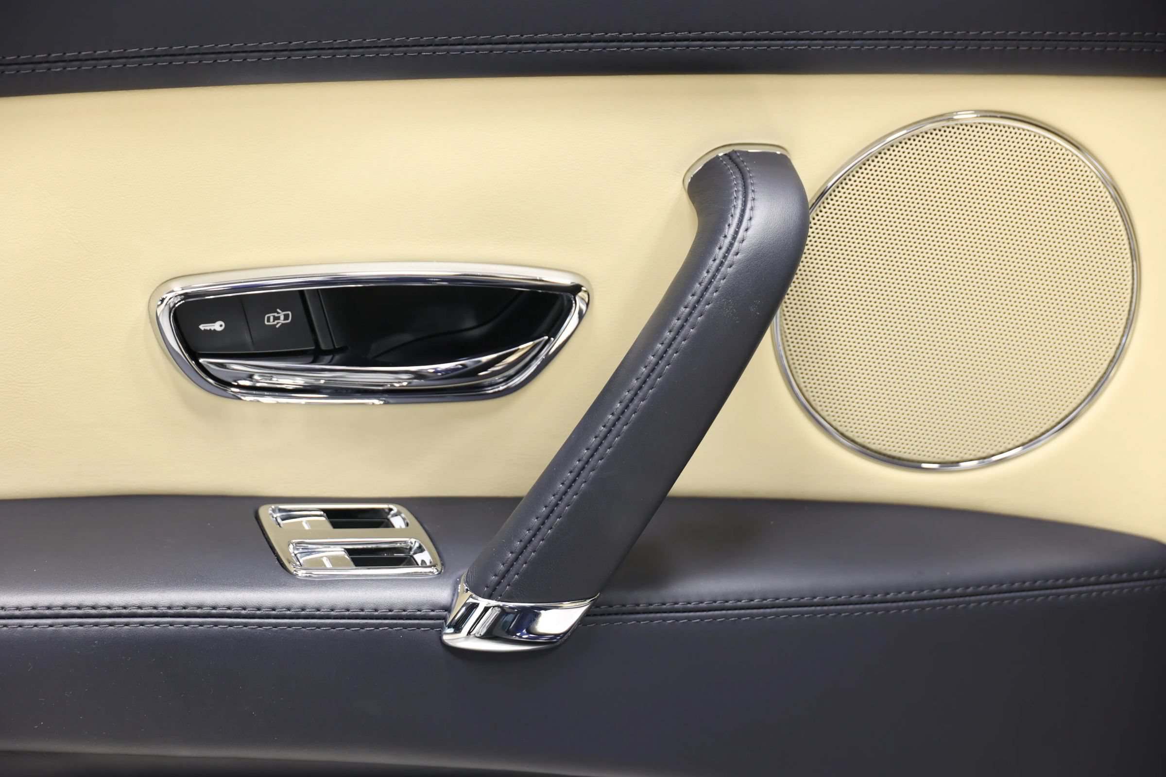 Used 2015 Bentley Flying Spur V8 AWD/4WD image 44