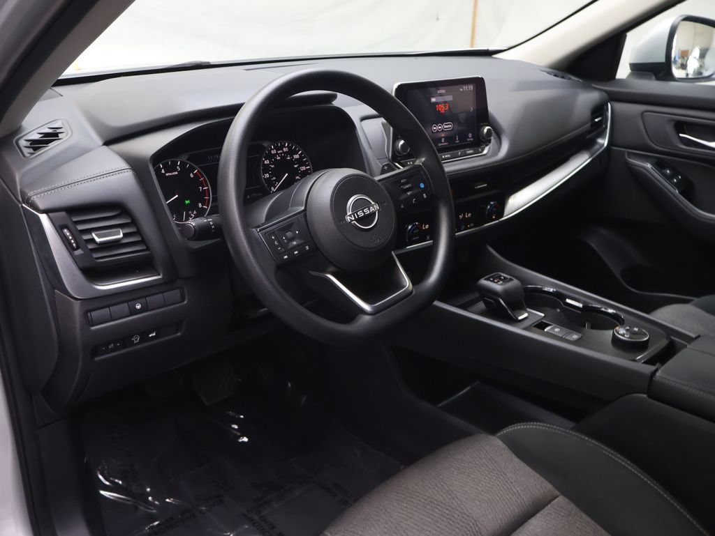 Used 2024 Nissan Rogue SV AWD/4WD image 17