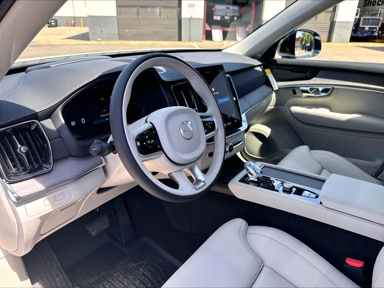 New 2026 Volvo XC90 T8 Ultra w/ Protection Package AWD/4WD image 8