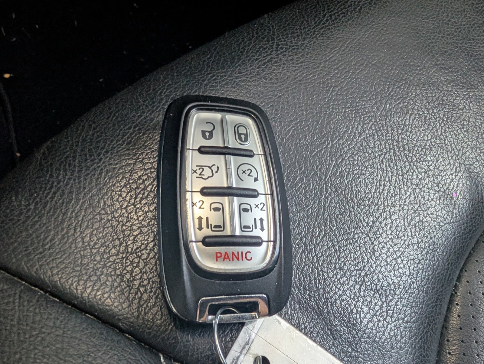 Used 2021 Chrysler Pacifica Touring-L w/ Uconnect Theater Family Group image 17