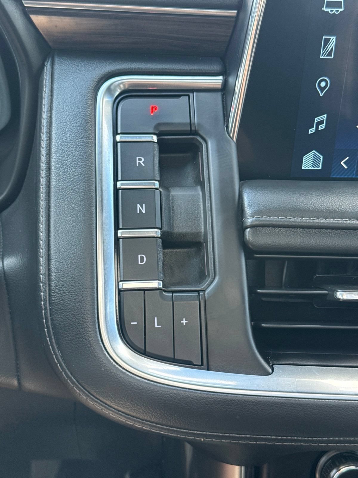 Used 2022 Chevrolet Suburban LT RWD image 19