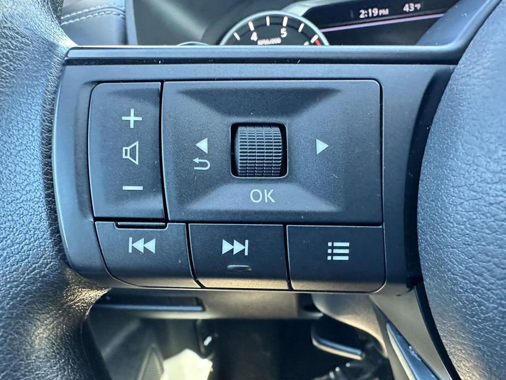 Used 2022 Nissan Rogue S AWD/4WD image 16