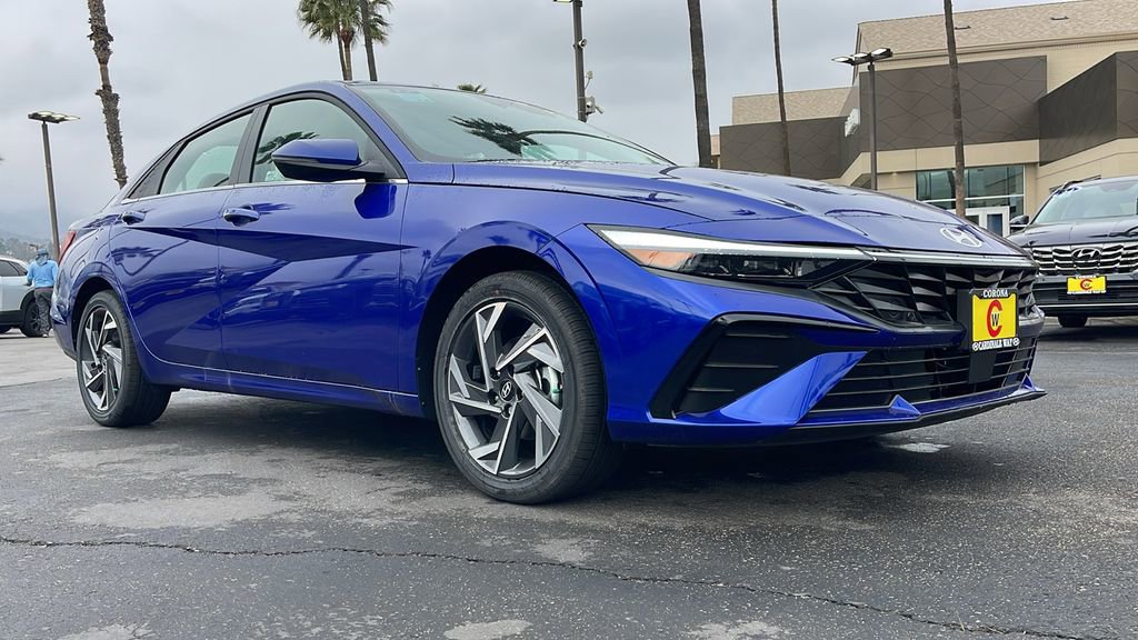 New 2025 Hyundai Elantra Limited image 5