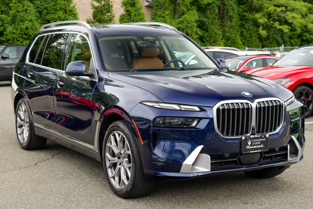 Used 2024 BMW X7 xDrive40i w/ Premium Package AWD/4WD image 9