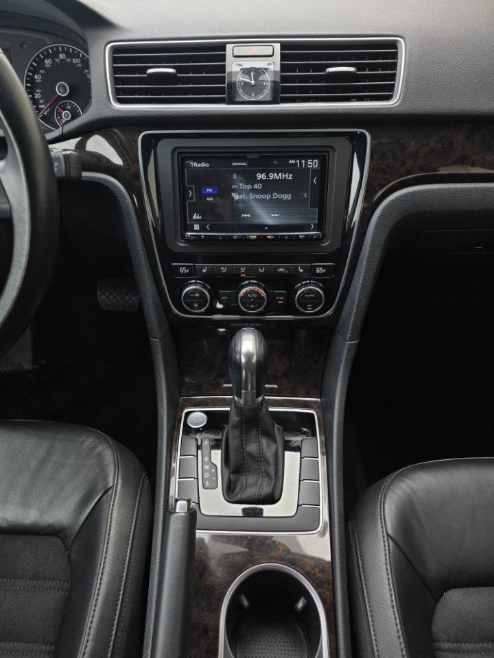 Used 2014 Volkswagen Passat 1.8T SEL Premium FWD image 17