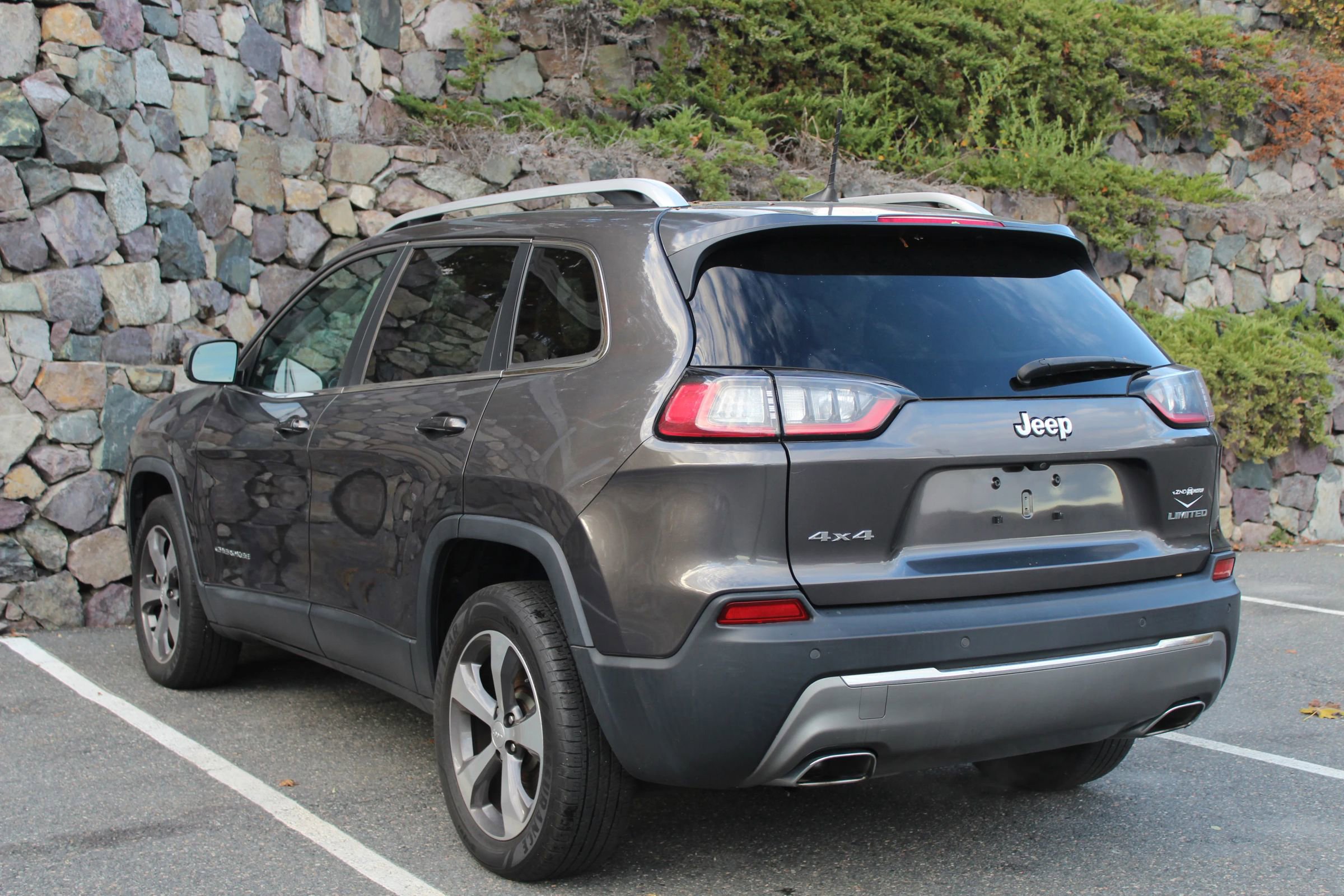 Used 2019 Jeep Cherokee Limited image 7