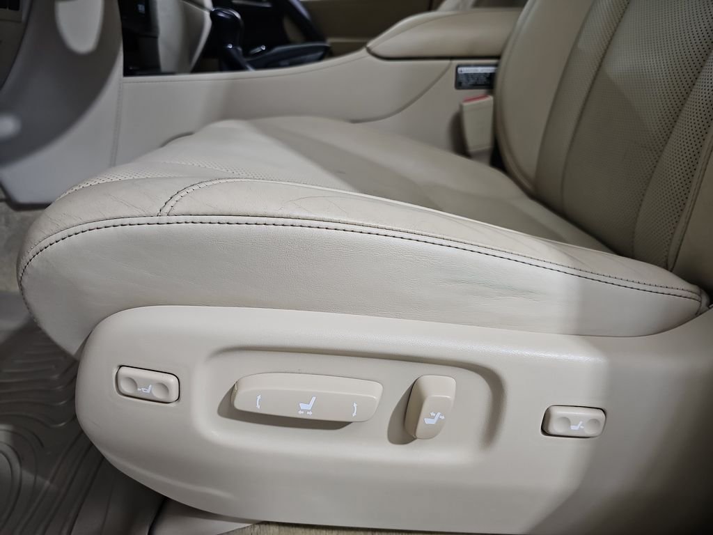 Used 2020 Lexus LX 570 4WD w/ Luxury Package image 32