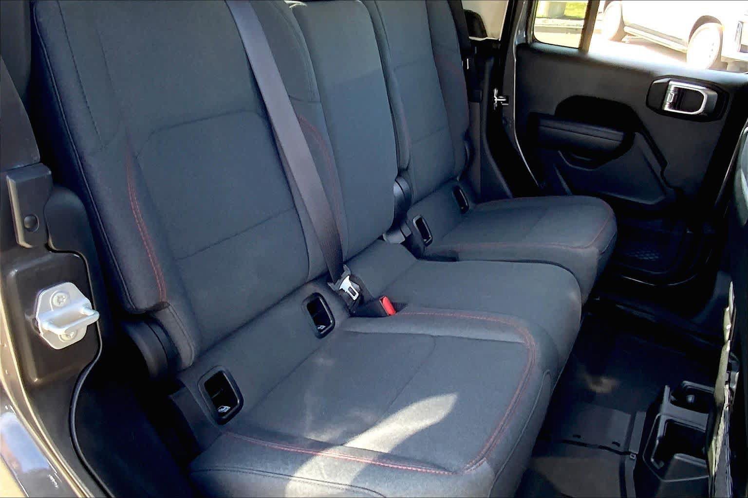 Used 2025 Jeep Gladiator Rubicon w/ Convenience Group AWD/4WD image 19