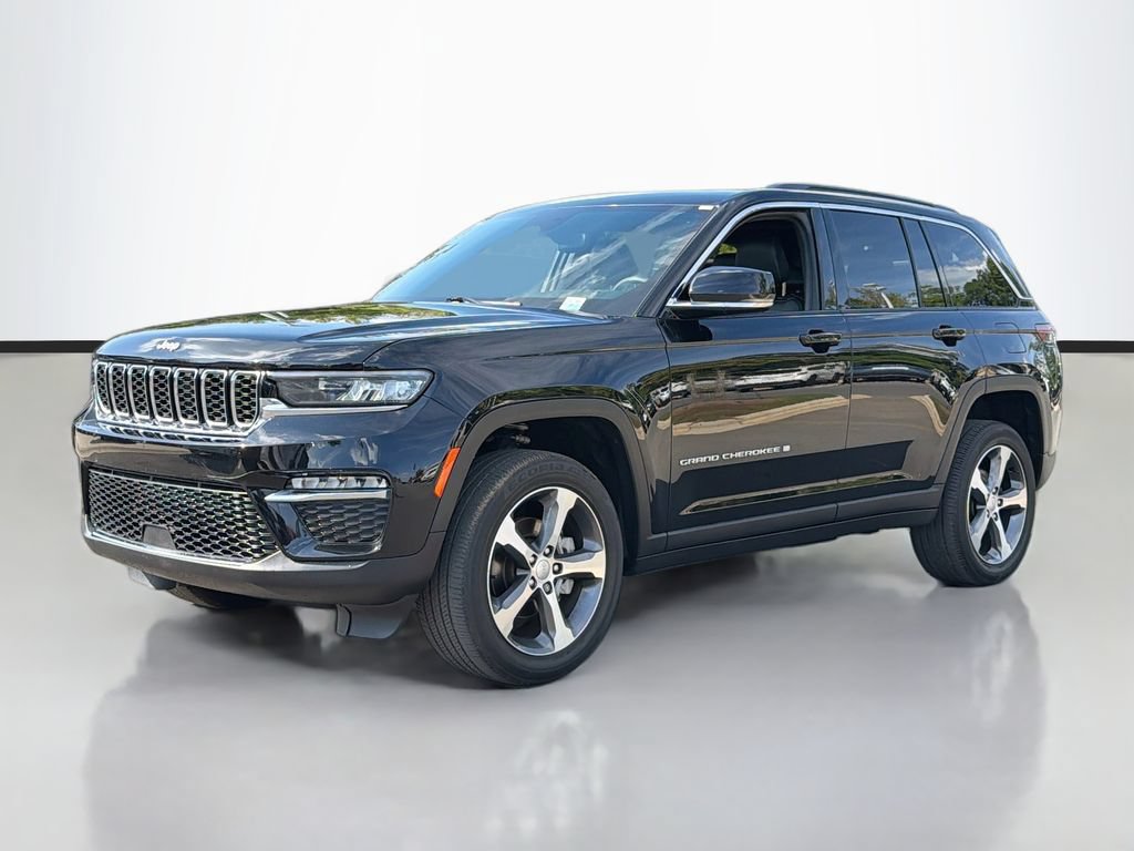 Used 2024 Jeep Grand Cherokee Limited AWD/4WD image 2