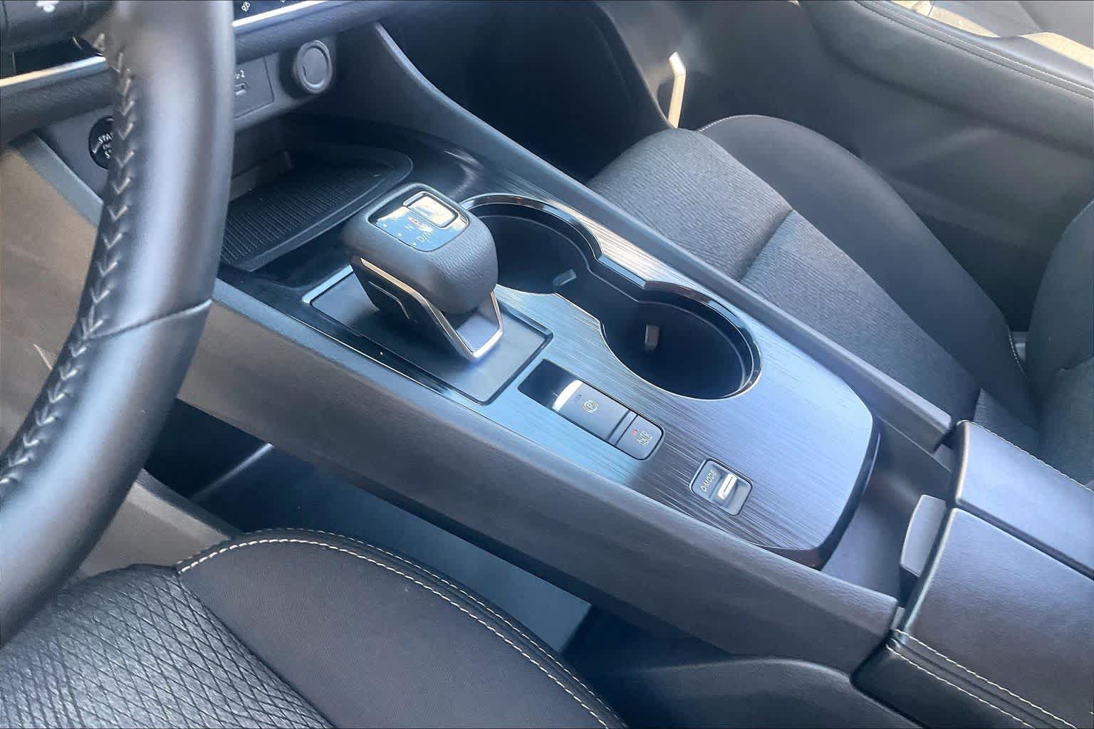 Used 2025 Nissan Rogue SV FWD image 16