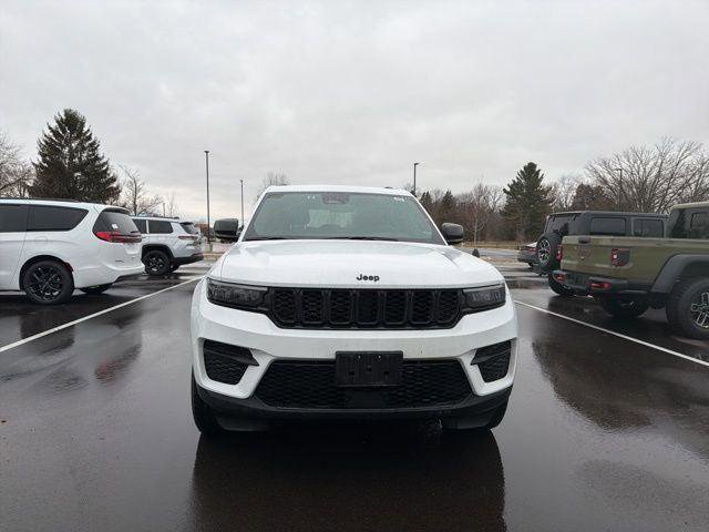 Certified 2025 Jeep Grand Cherokee Altitude image 10