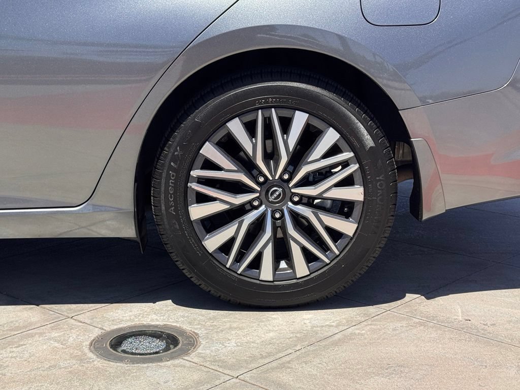 Certified 2023 Nissan Altima 2.5 SV w/ SV Premium Package FWD image 10