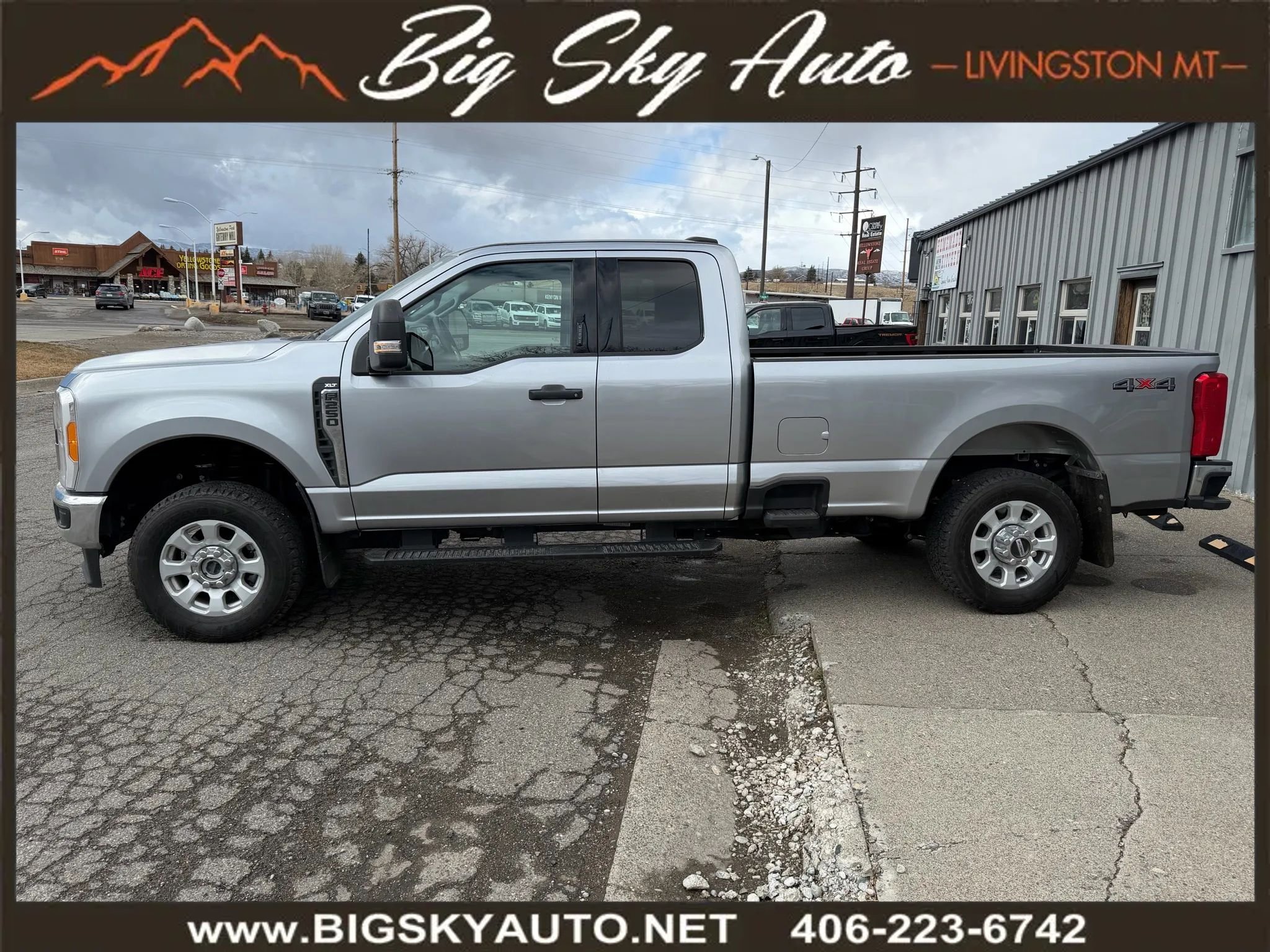 Used 2023 Ford F250 XLT w/ Camper Package image 4