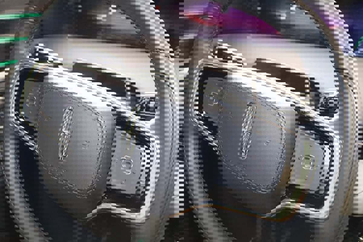 Used 2025 Lincoln Nautilus Reserve AWD/4WD image 48