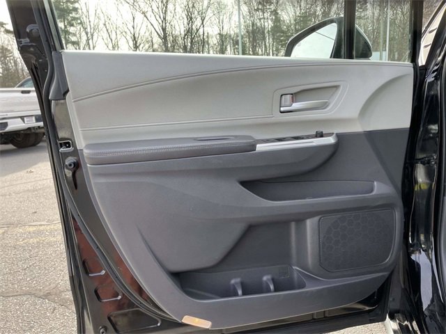 Used 2022 Toyota Sienna XLE image 19