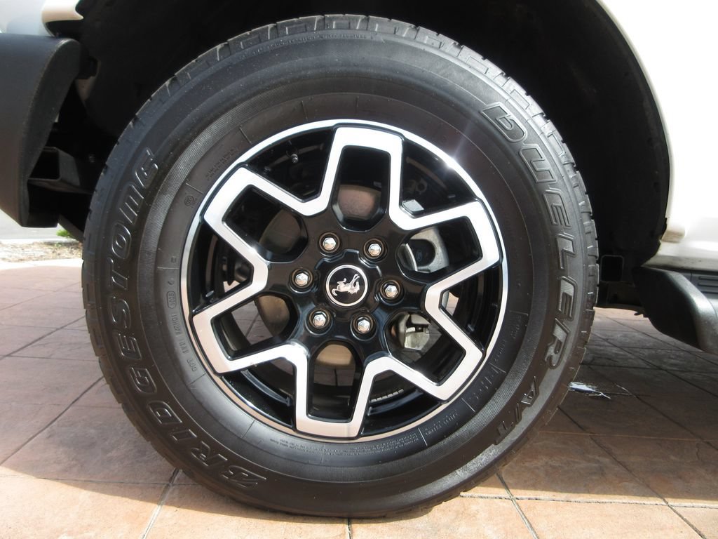 Certified 2025 Ford Bronco Outer Banks AWD/4WD image 9
