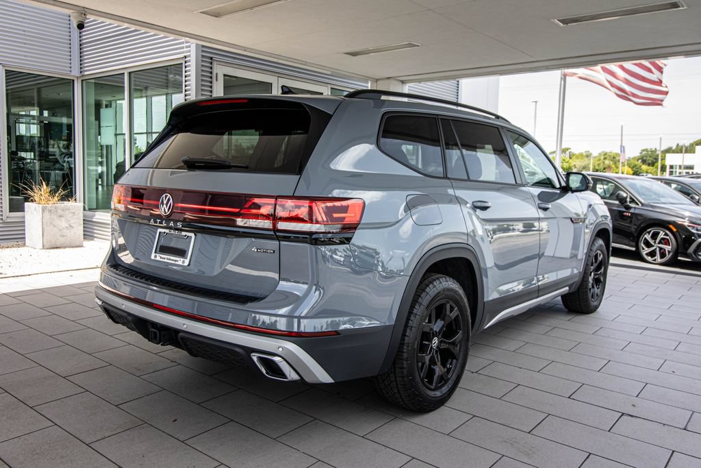 Certified 2024 Volkswagen Atlas Peak Edition SEL AWD/4WD image 2