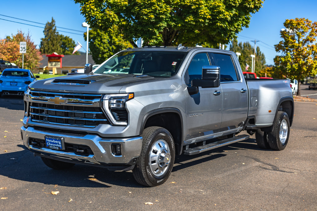 Used 2025 Chevrolet Silverado 3500 LTZ w/ LTZ Convenience Package AWD/4WD image 3
