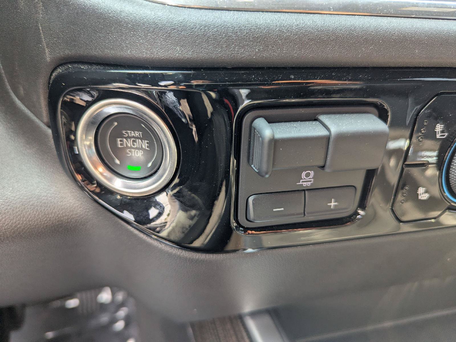 Used 2025 Chevrolet Silverado 1500 RST AWD/4WD image 17