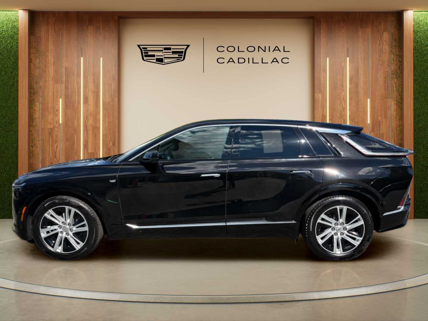 Used 2024 Cadillac Lyriq Sport AWD/4WD image 2