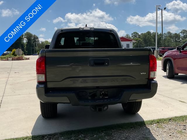 Used 2017 Toyota Tacoma TRD Sport w/ Tow Package RWD image 2