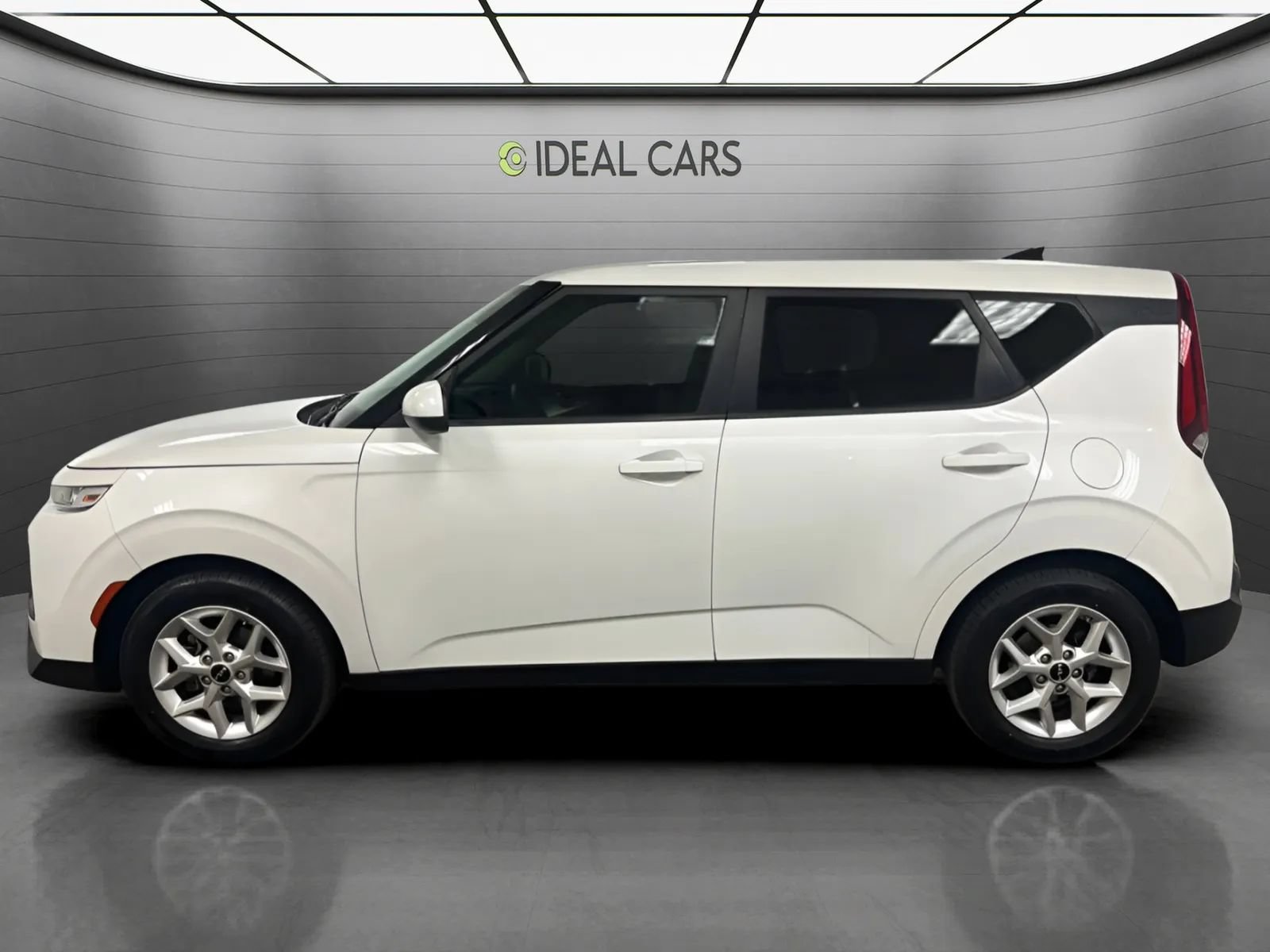 Used 2022 Kia Soul LX w/ Technology Package FWD image 8