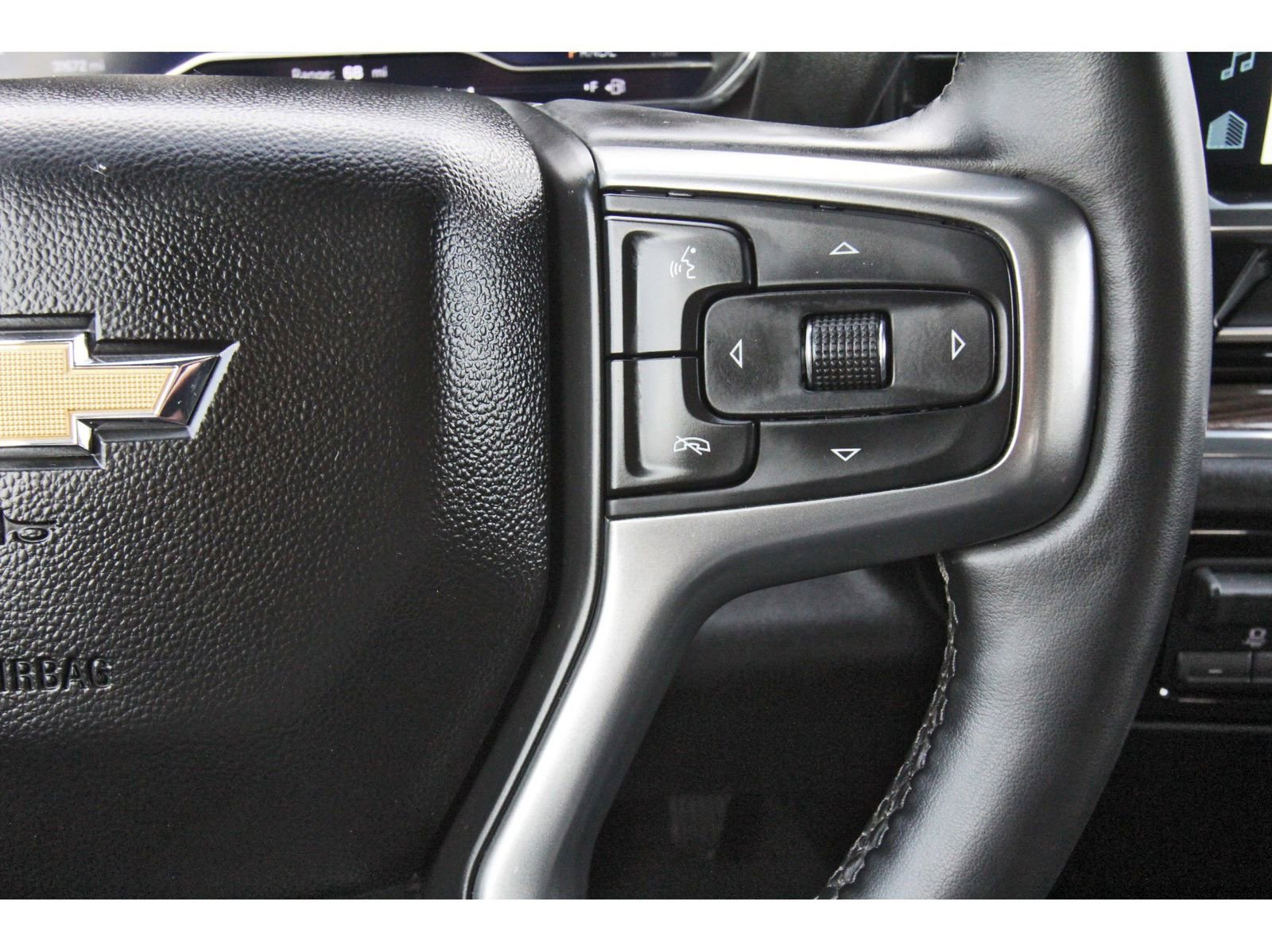Used 2025 Chevrolet Silverado 1500 LT RWD image 19