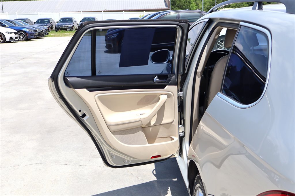 Used 2011 Volkswagen Jetta TDI FWD image 29