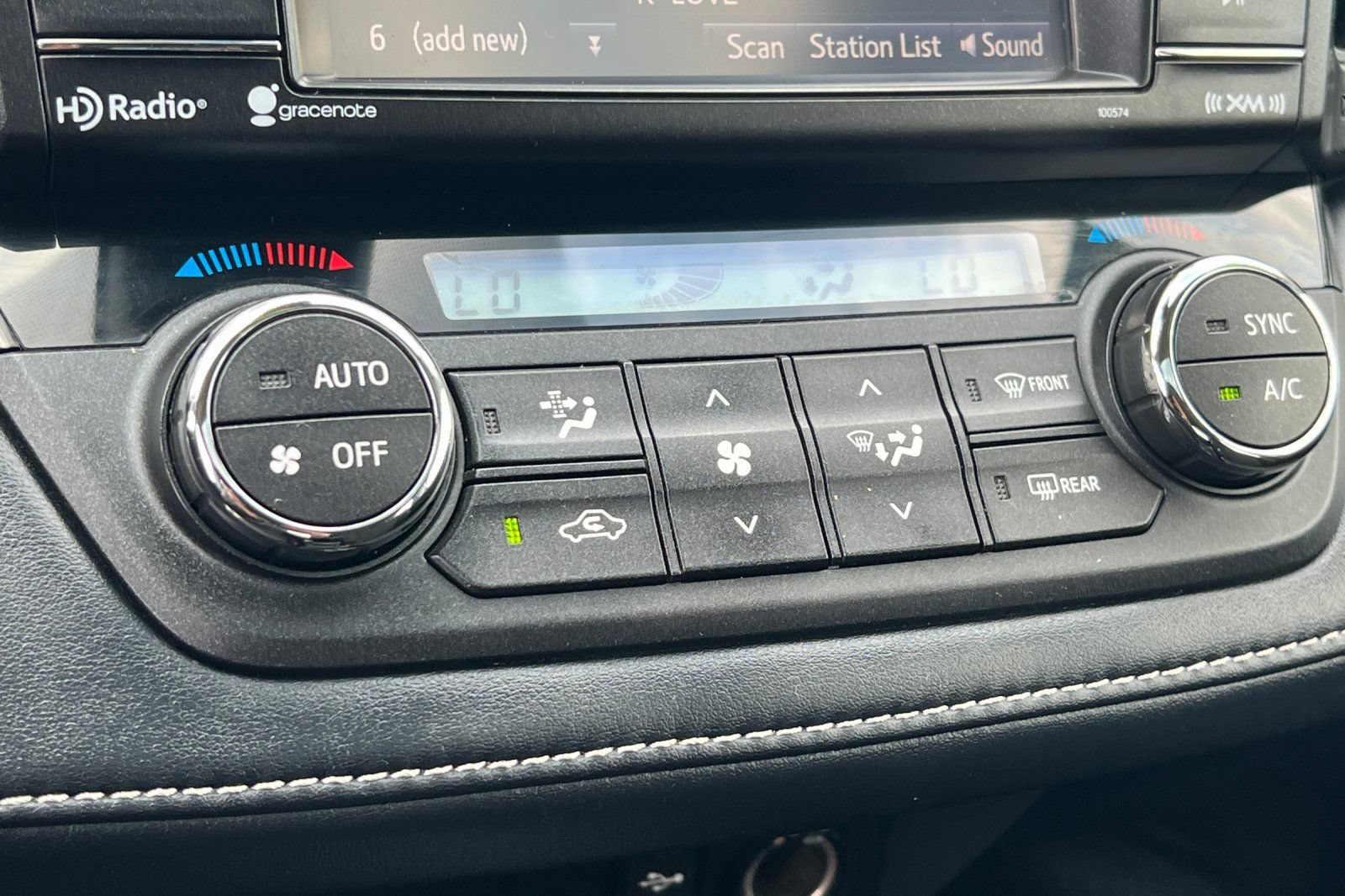 Used 2018 Toyota RAV4 XLE AWD/4WD image 17