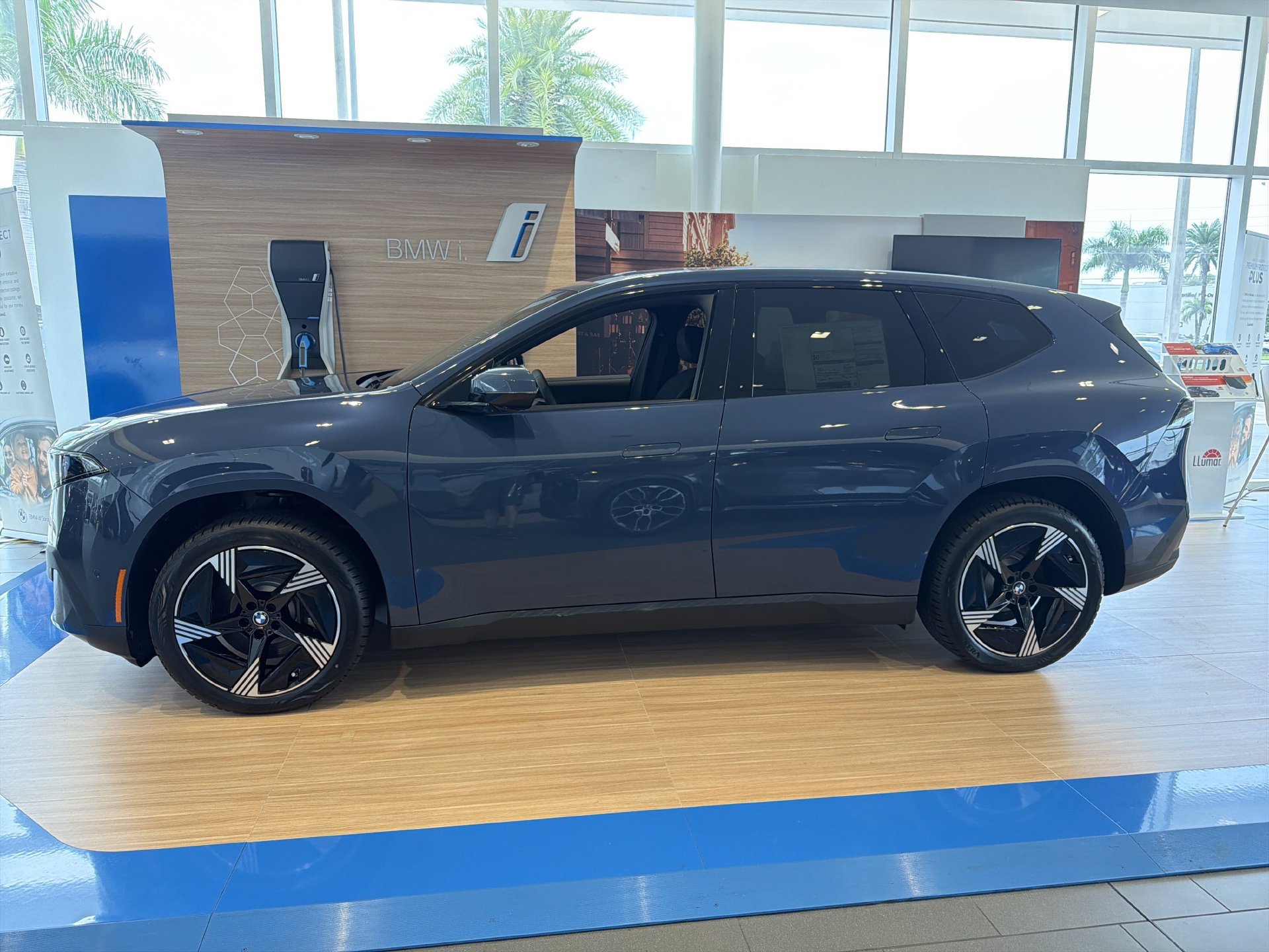 New 2027 BMW iX3 50 xDrive w/ Technology Package AWD/4WD image 4