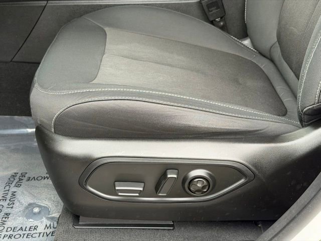 Used 2023 Jeep Grand Cherokee Laredo image 6