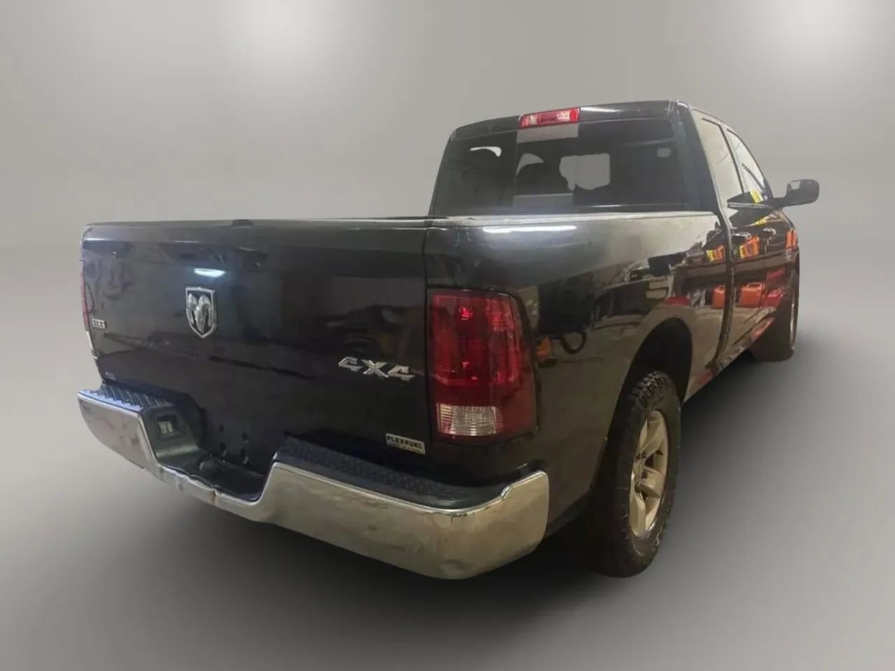 Used 2016 RAM 1500 Classic SLT image 2
