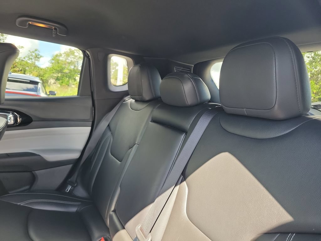 Used 2025 Jeep Compass Limited AWD/4WD image 24