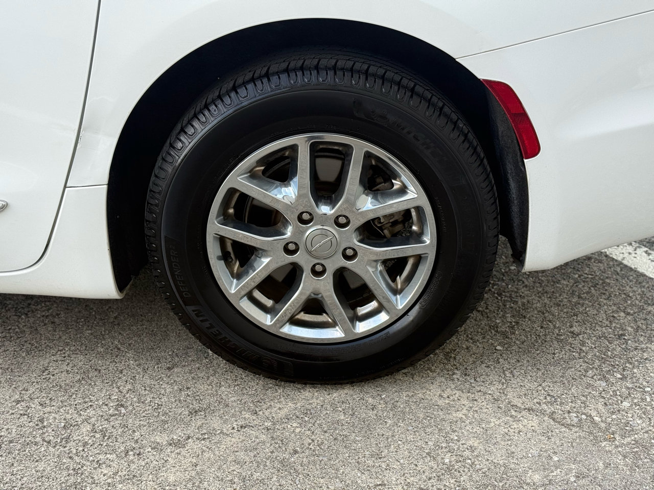 Used 2020 Chrysler Pacifica Touring-L image 11