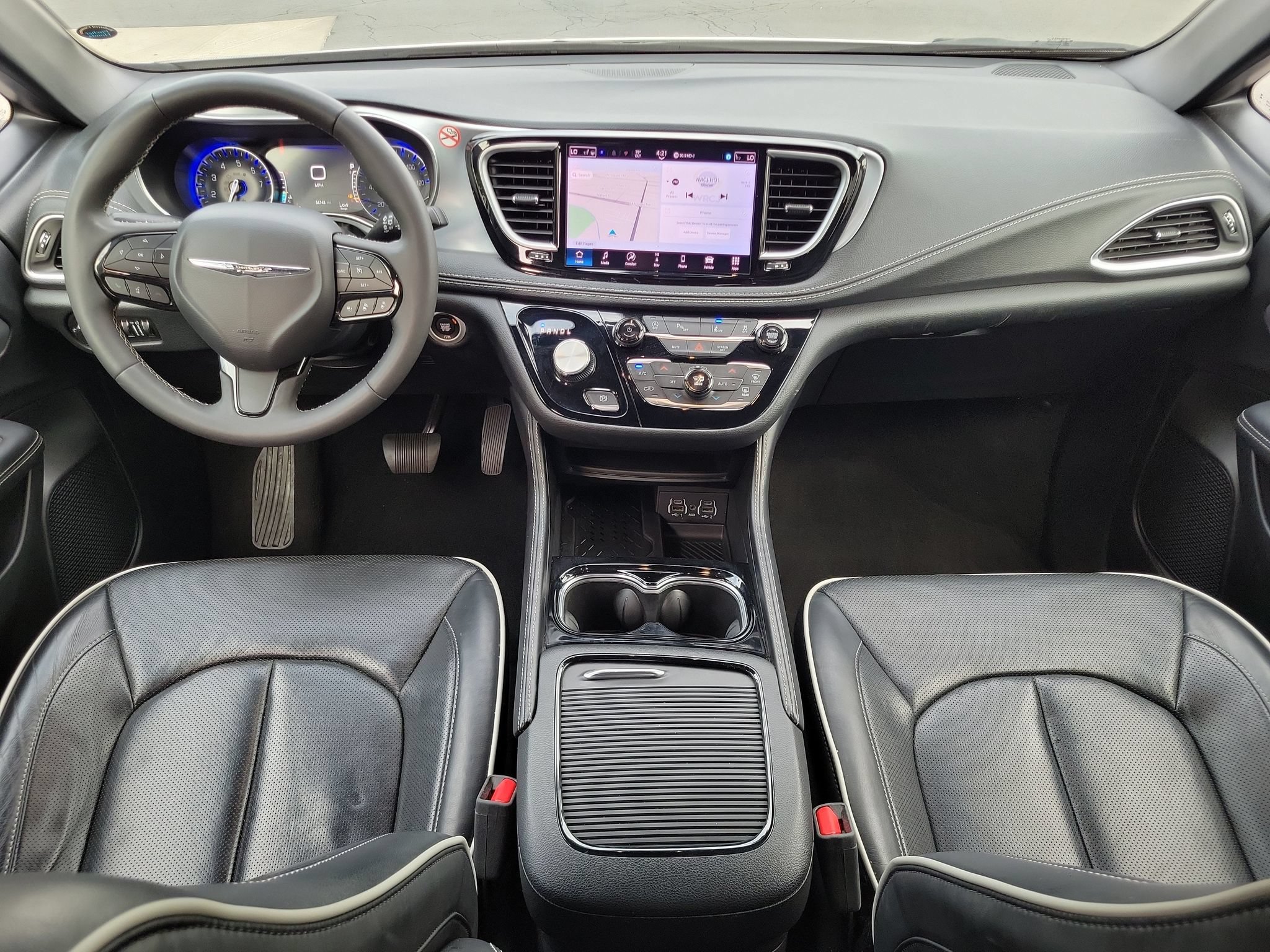 Used 2025 Chrysler Pacifica Limited FWD image 26