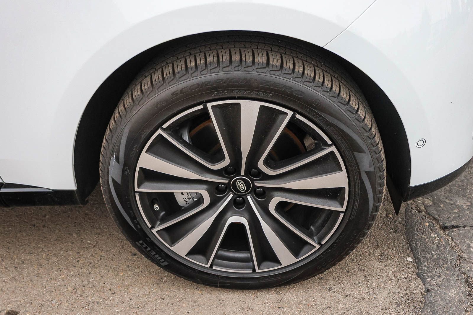 New 2025 Land Rover Range Rover SE image 13